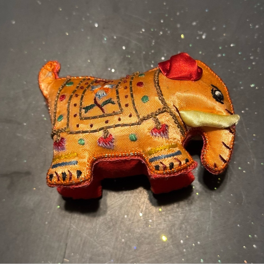 VTG‎ Embroidered Elephant Fabric Folk Art Cultural Piece Boho Decor